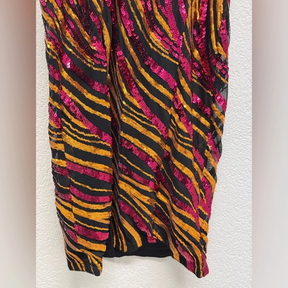 Bella Barnett Sequin Strapless Dress in Fuchsia, Gold and Black size M - Picture 4 of 15